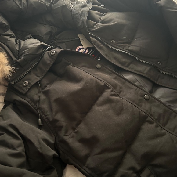 Canada Goose Shelburne Parka - Picture 8 of 9